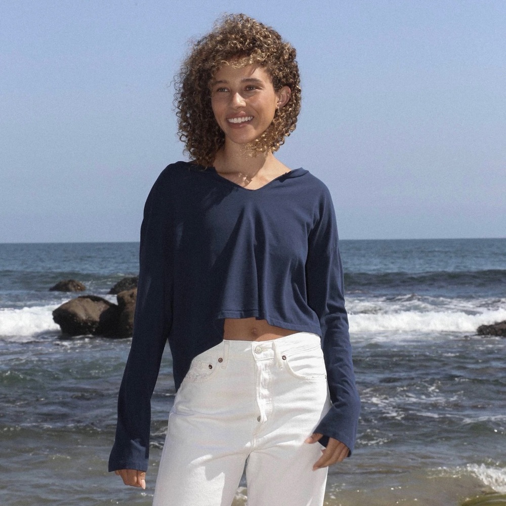 NWT Christina Lehr Dean Cotton Crop Long Sleeve V Neck Top in Navy Marine Basics